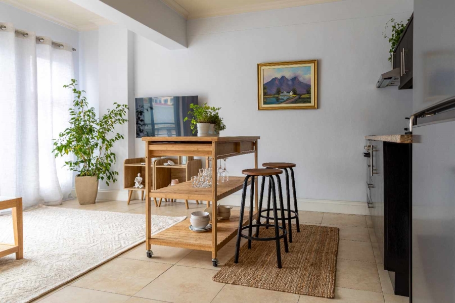 To Let 1 Bedroom Property for Rent in Sea Point Western Cape